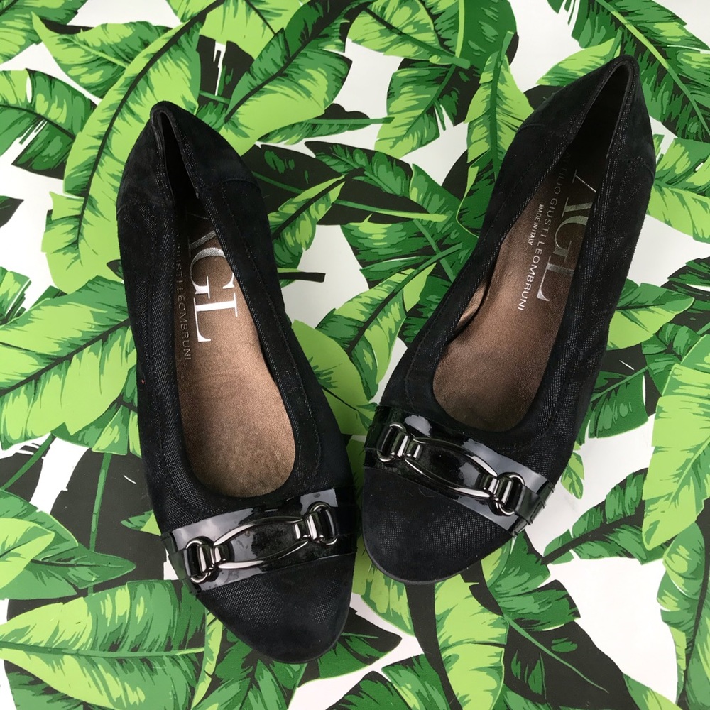 AGL Black Metallic Kitten Round Toe Wedge